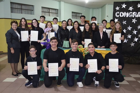 Entrega do Certificado de Profici�ncia aos alunos do PES Col�gio Passionista S�o Jos�