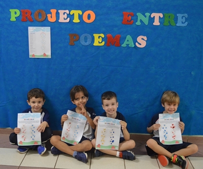 Pr� II A e B - Poema Amarelinha Col�gio Passionista S�o Jos�