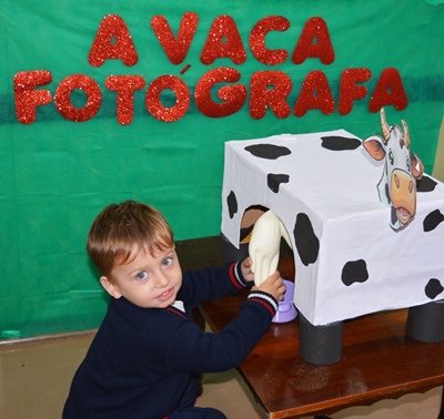 Maternal II B - Tirando Leite da Vaca Fot�grafa Col�gio Passionista S�o Jos�