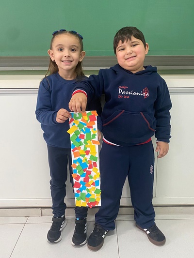 Maternal III - Vogais com Papel Picado Col�gio Passionista S�o Jos�