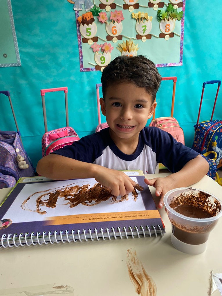 Maternal III B - Tinta com terra e cola Col�gio Passionista S�o Jos�