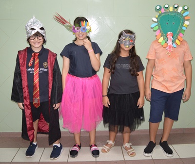 4� Ano A e B - M�scara com materiais recicl�veis Col�gio Passionista S�o Jos�