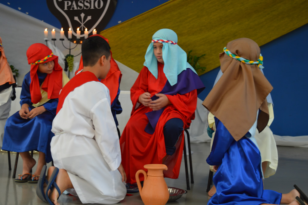 Semana Passionista - Primeiro dia: Ceia e lava p�s Col�gio Passionista S�o Jos�