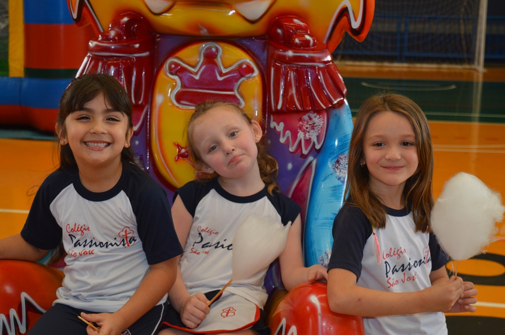 SEMANA DA CRIAN�A - BRINQUEDOS INFL�VEIS (tarde) Col�gio Passionista S�o Jos�
