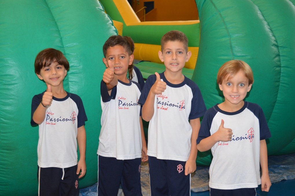 SEMANA DA CRIAN�A - BRINQUEDOS INFL�VEIS (manh�) Col�gio Passionista S�o Jos�