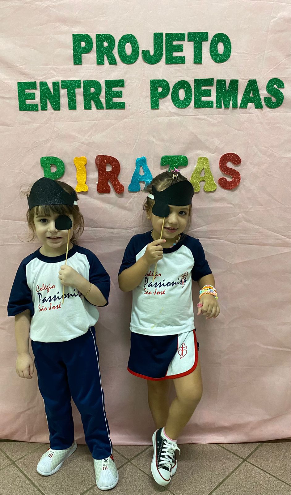 Maternal III A e B - Poema Piratas Col�gio Passionista S�o Jos�