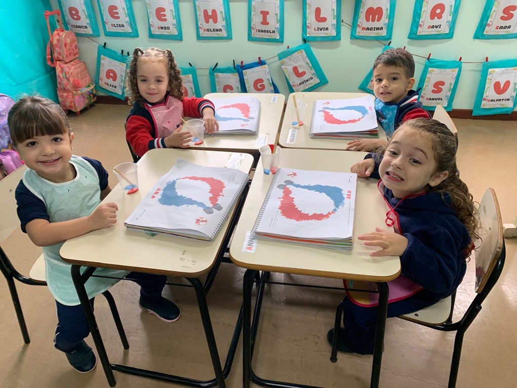 Maternal III B - Azul + Vermelho = Roxo Col�gio Passionista S�o Jos�