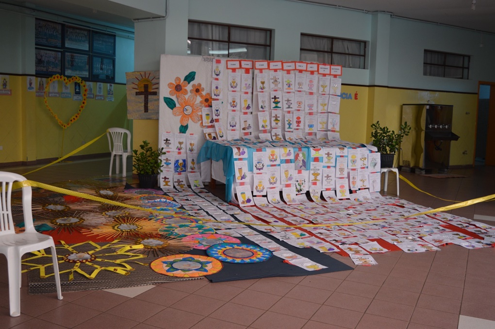 Preparando a Solenidade de Corpus Christi. Col�gio Passionista S�o Jos�