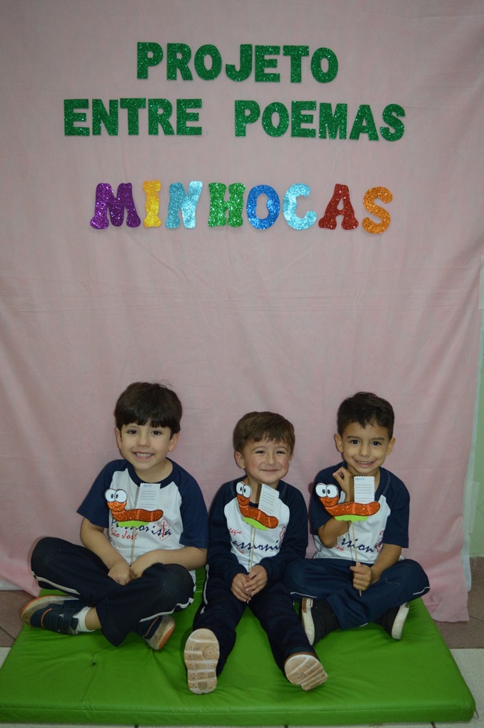 Maternal III A e B - Poema Minhocas Col�gio Passionista S�o Jos�