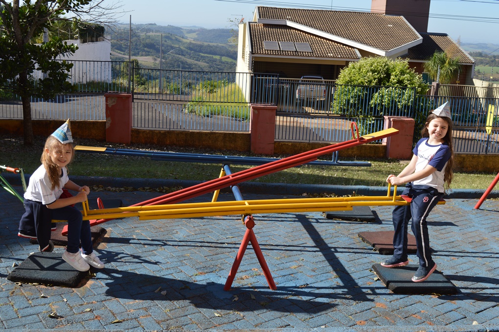 2� Ano A e B - Palhacinhos na Gangorra Col�gio Passionista S�o Jos�