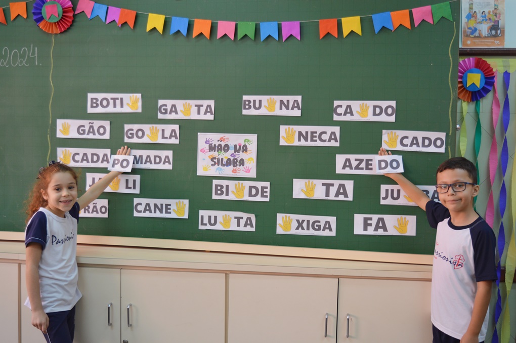 1� Ano A e B - M�o na S�laba Col�gio Passionista S�o Jos�