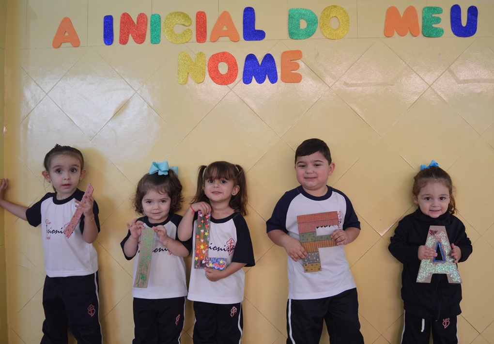 Maternal II - Enfeites em Letrinhas Col�gio Passionista S�o Jos�