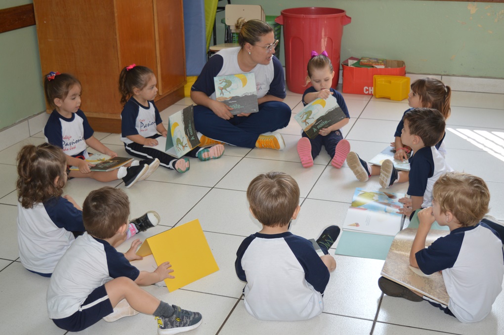 Maternal II - Livro: A Noite de Helga Bansch Col�gio Passionista S�o Jos�