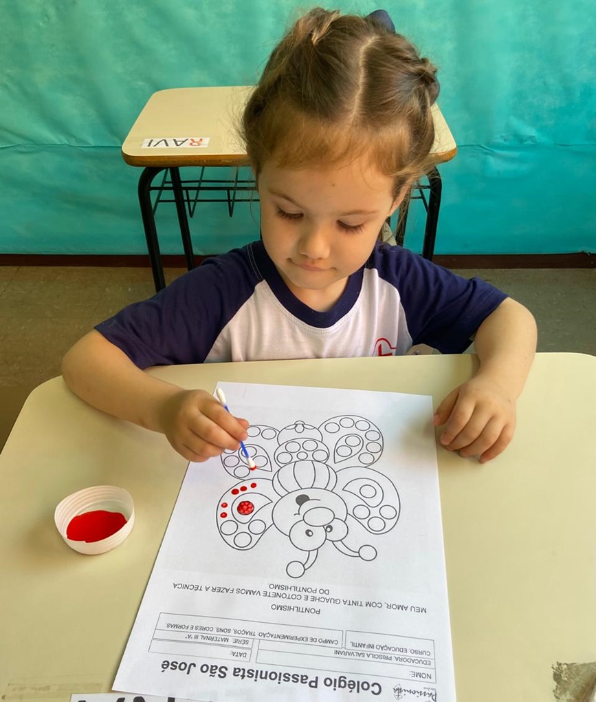 Maternal III A - T�cnica de Pintura Pontilhismo  Col�gio Passionista S�o Jos�