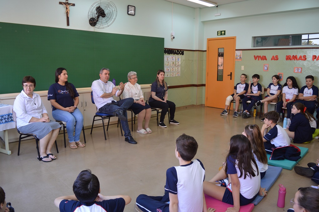 Agosto: M�s Vocacional - Visita do Padre (manh�) Col�gio Passionista S�o Jos�