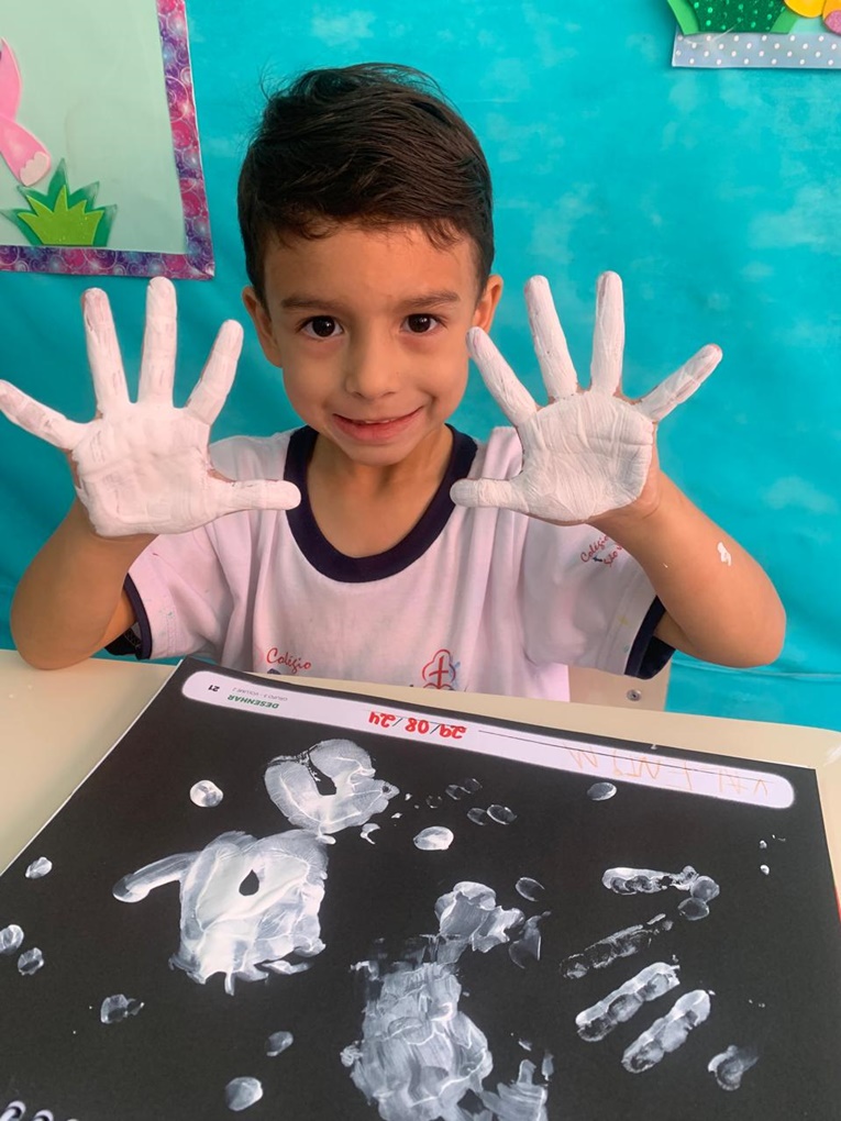 Maternal III B - Carimbo com as M�os Col�gio Passionista S�o Jos�