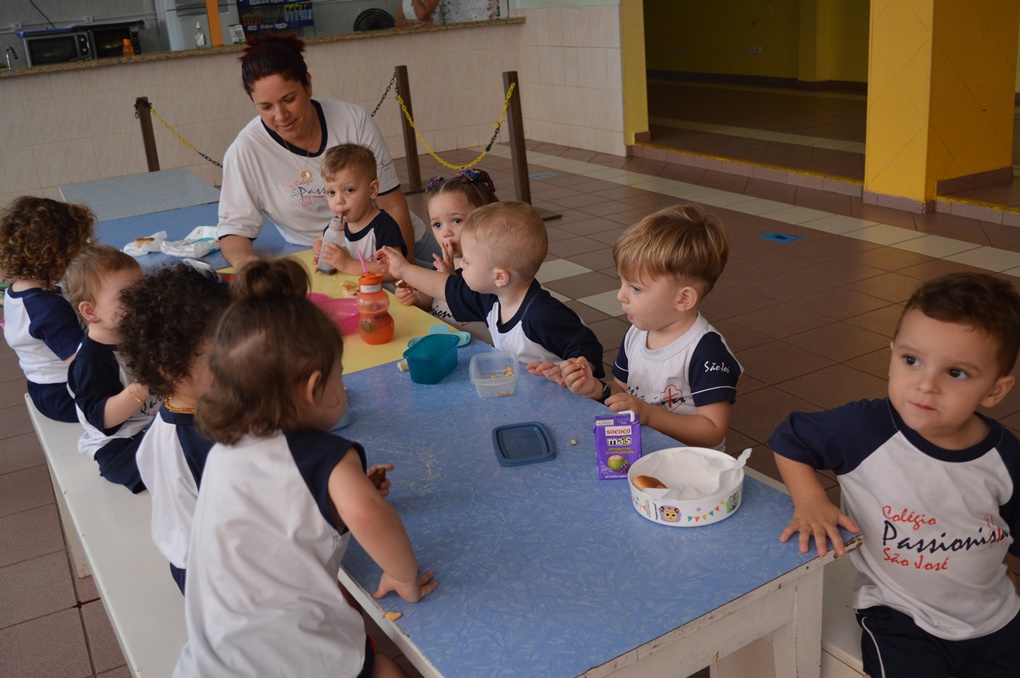 Maternal I - Lanche Fora da Sala Col�gio Passionista S�o Jos�